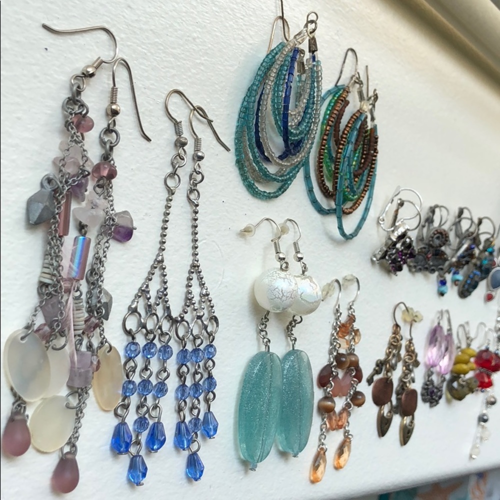 Lot of 15-20 pairs of earrings